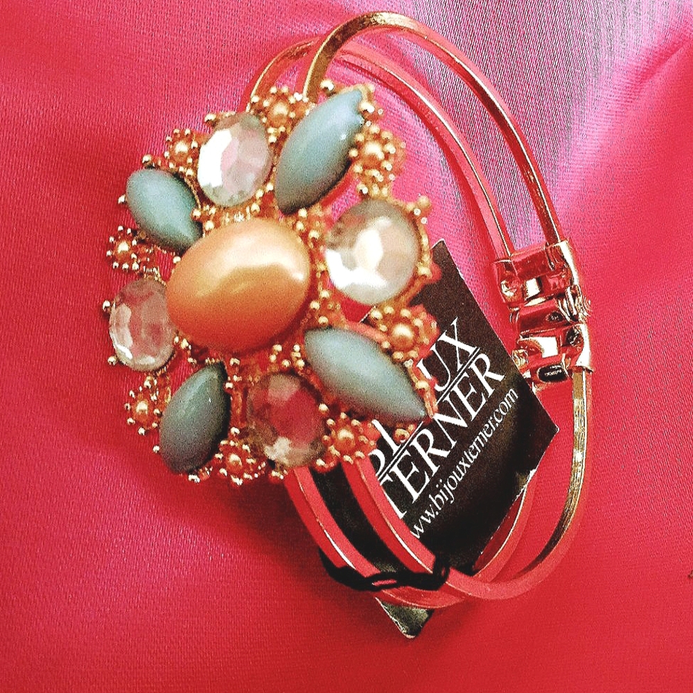 BRACELET, BANGLE, OPENS UP, 4x4CM MEDALLION WITH PINK, BLUE STONES, NEW WITH TAG